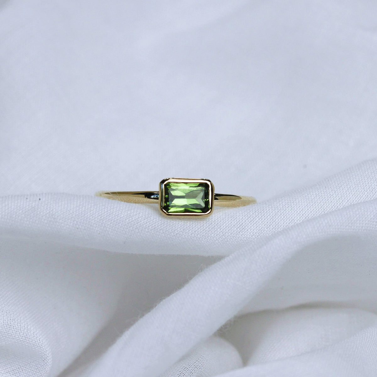 OLIVE GROVE sapphire ring